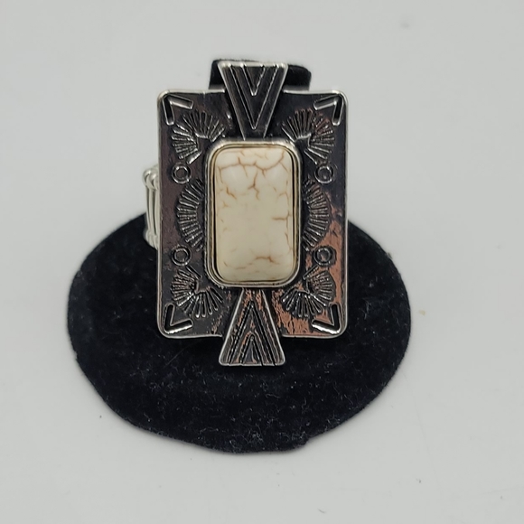 Paparazzi So Smithsonian white rhinestone ring - Picture 1 of 5